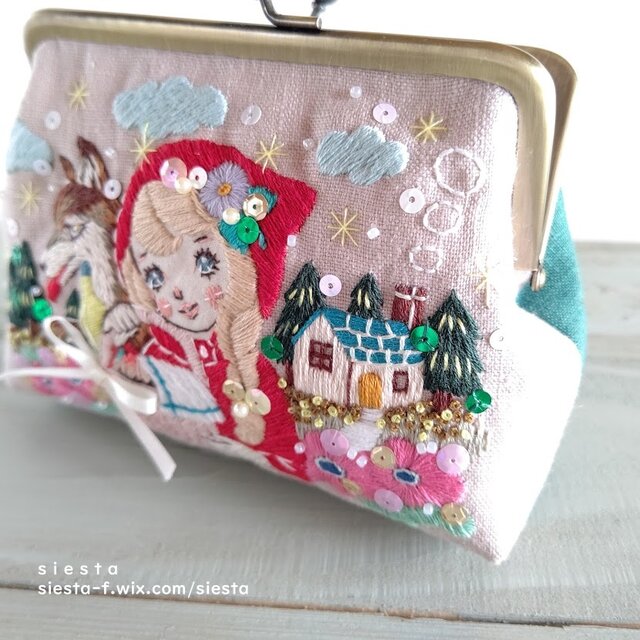 手刺繍がま口ポーチ★森のあかずきん