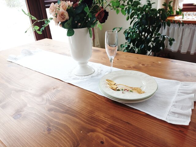 ホワイトコットン♪フリル付きテーブルランナー 横98cm×縦23cm | iichi