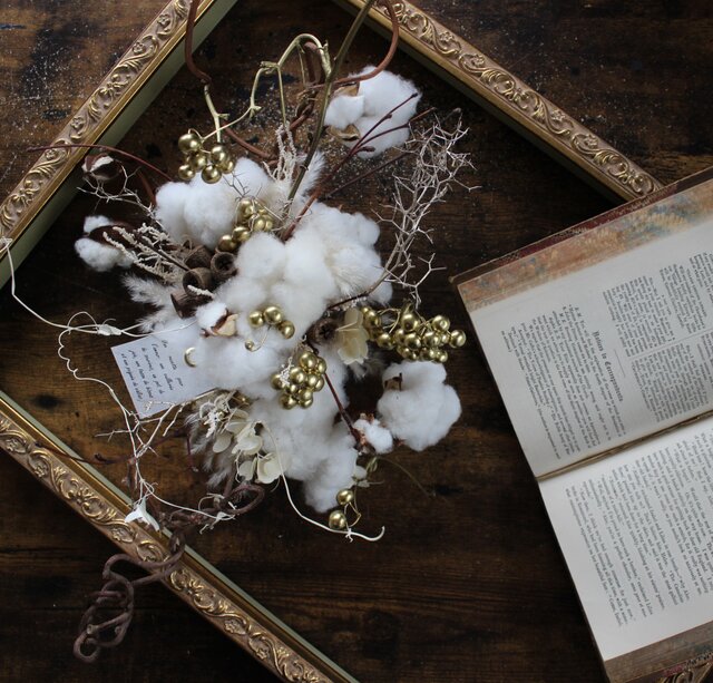 Christmas wreath コットンとゴールドサンキライのリース ドライ