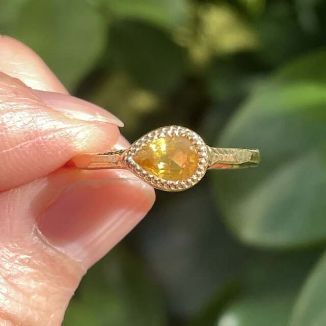 ゴールデン サファイア 華やかなイエローの雫 0.99ct シルバー