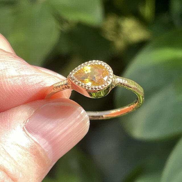 ゴールデン サファイア 華やかなイエローの雫 0.99ct シルバー