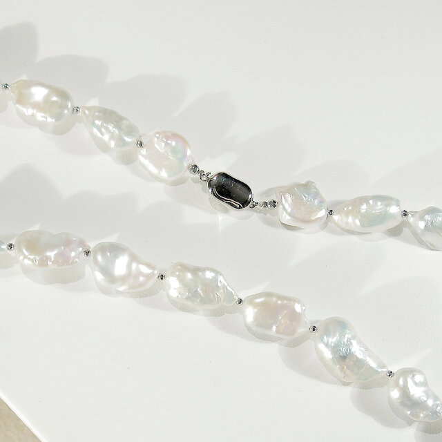 最大25×15mm高級本真珠(淡水パール、バロック、真空真珠)とSV925のネックレス(ロジウム、ナチュラルカラー) ハンドメイド