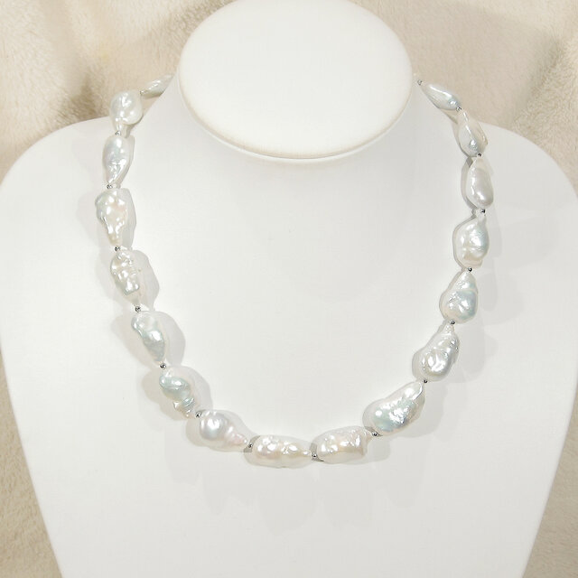 最大25×15mm高級本真珠（淡水パール、バロック、真空真珠）とSV925のネックレス（ロジウム、ナチュラルカラー）