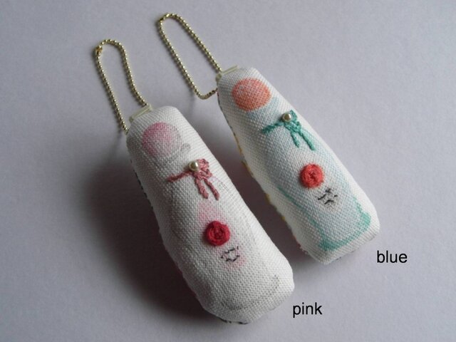 アンティークの香水瓶兼ブローチ 刺繍つき アンティークの香水瓶兼