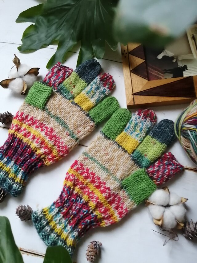 春色手袋〜オパール毛糸のスマホ対応５本指手袋