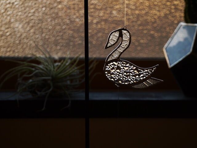 大きなステンドグラス❁ヴィンテージ ステンドグラス 白鳥オーナメント | iichi 日々の暮らしを