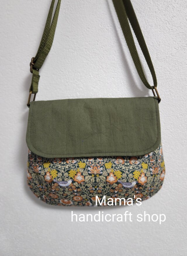 ふた付き　ショルダーバッグ