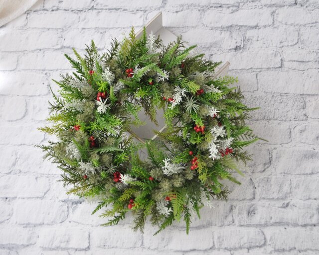 yさま オーダー コニファーと赤い実 クリスマス：冬リース 白