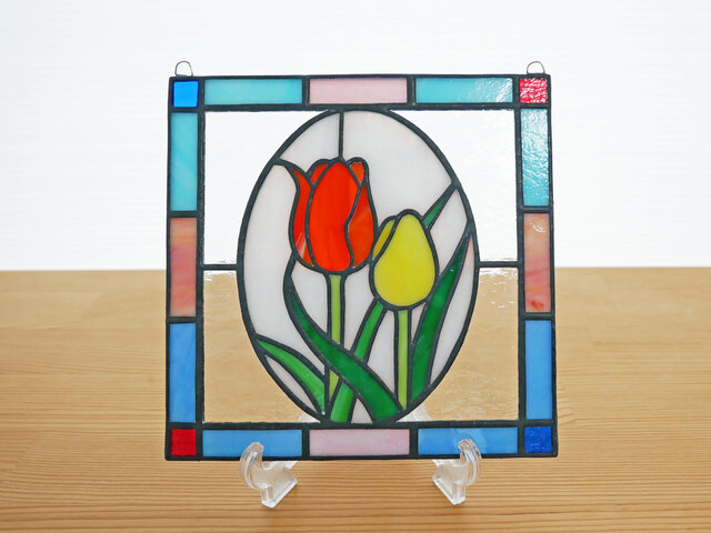 ステンドグラス　チューリップモチーフのパネル(スタンド付) ステンドグラス チューリップモチーフのパネル - メルカリ