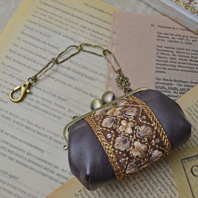 レザー：チェーン付ミニがま口（茶） | iichi 日々の暮らしを心地よく