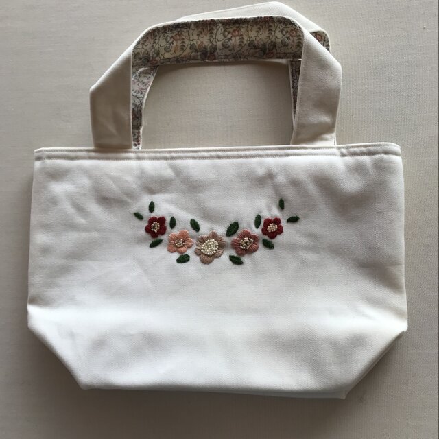 花とビーズ刺繍のトートバッグ バッグ 刺繍 ミニサイズ ランチバッグ 