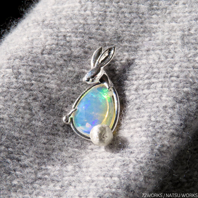 うさぎのオパールブローチ / Opal Rabbit Brooch