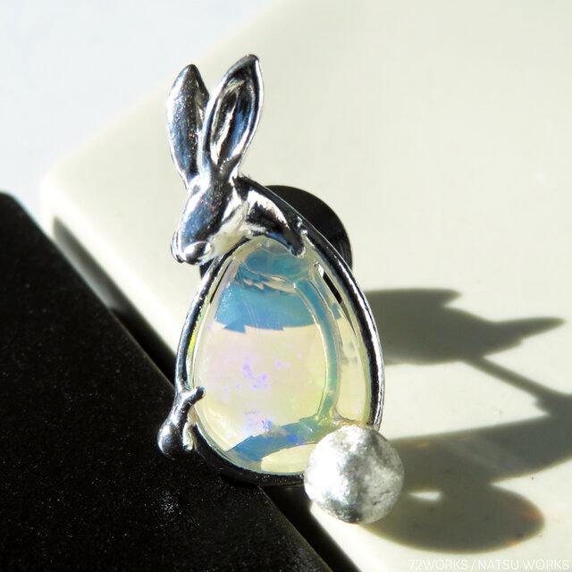 うさぎのオパールブローチ / Opal Rabbit Brooch | iichi 日々の暮らし