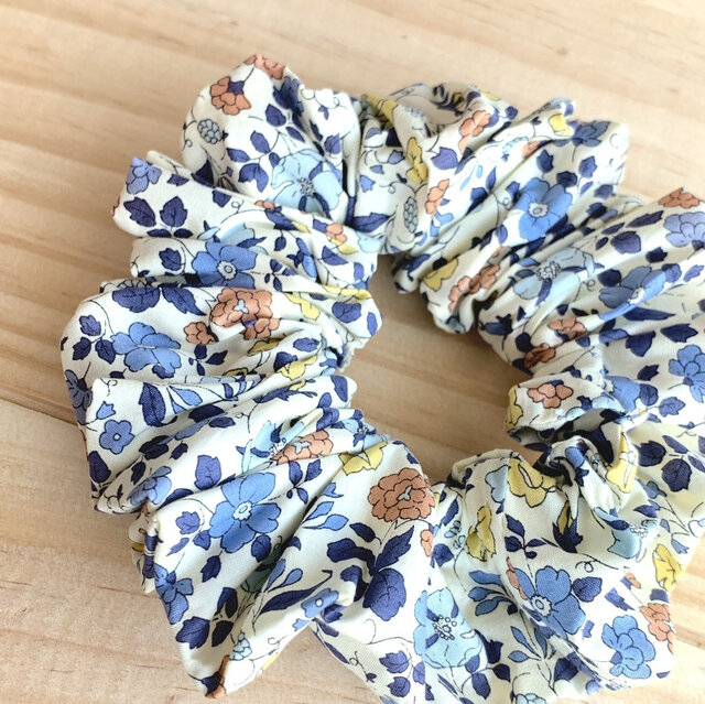 リバティ 生地たっぷりふんわりシュシュ ＜Edgar's Garden