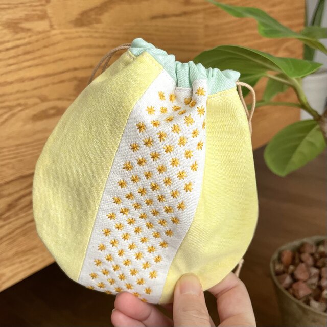 パイン飴カラーの刺し子丸巾着 黄色 ミニポーチ 飴ちゃん袋 プレゼント 