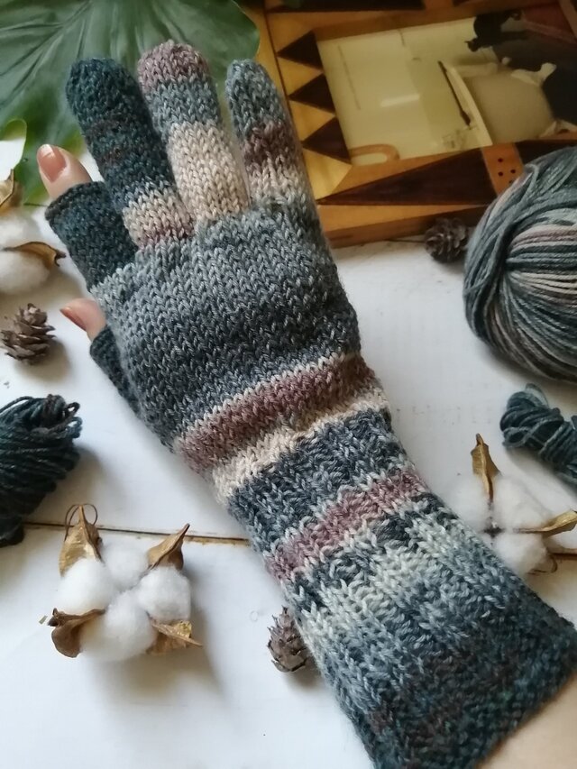 墨色のスマホ対応５本指手袋