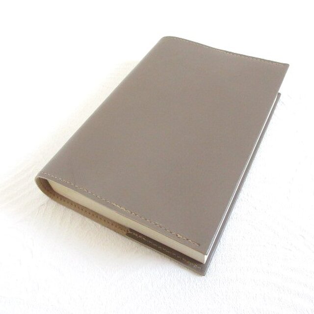 文庫本サイズ《ゴートスキン》グレージュ・スムース・一枚革のブックカバー0757