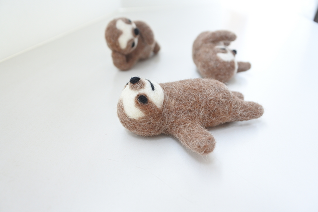 なまけもののナマケモノ（仰向け） | iichi 日々の暮らしを心地よく