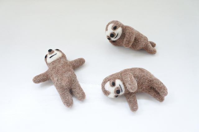 なまけもののナマケモノ（仰向け） | iichi 日々の暮らしを