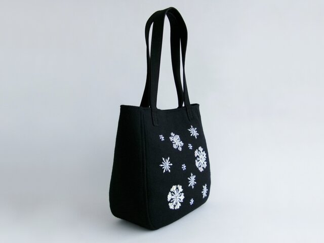 美品　シンクビー　バッグ　ティアラバッグ　 刺繍　雪　 ブラック　ハンドバッグ ティアラ バッグ (ブラック） Think Bee! 公式 | Think Bee