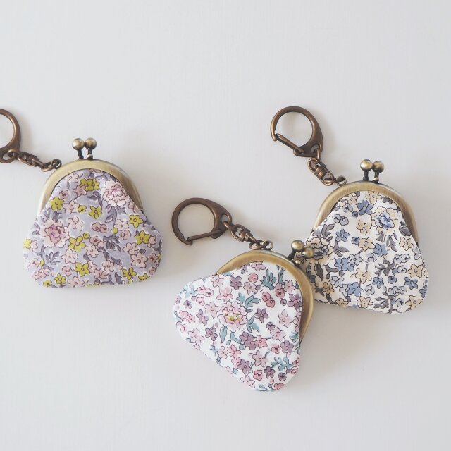 ■リバティープリントのミニがま口キーホルダー / ジュディ■ chloe(lbt-jd)