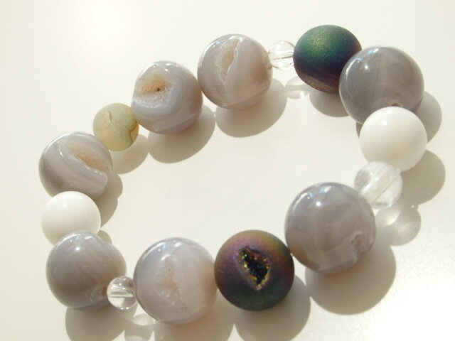 オレンジメノウドーム　人気急上昇　ドゥルージータイプ　知性、幸運をもたらす 楽天市場】ドゥルージーアゲート 笑口瑪瑙 12mm ホワイト