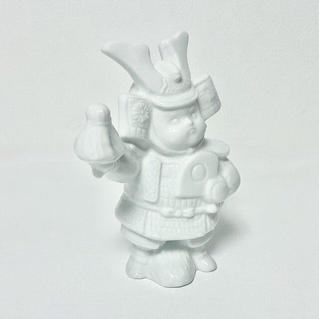 白磁の五月人形 | iichi 日々の暮らしを心地よくするハンドメイドや