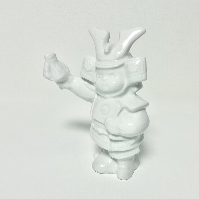 白磁の五月人形 | iichi 日々の暮らしを心地よくするハンドメイドや