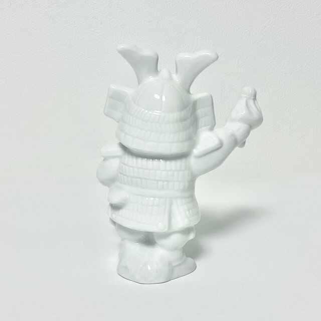 白磁の五月人形 | iichi 日々の暮らしを心地よくするハンドメイドや