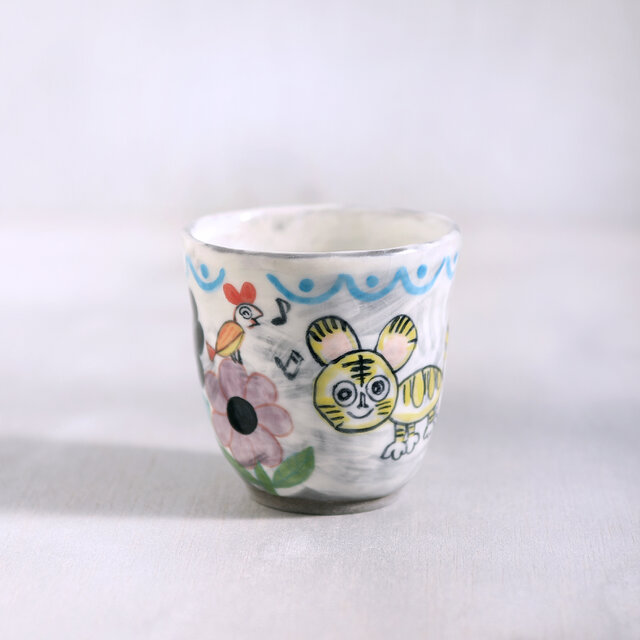 お散歩トラちゃんの色絵カップ