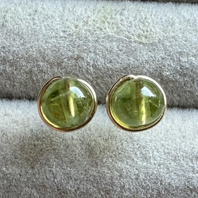 ペリドット　高品質 1粒ピアス  14kgf　グリーン　希少　誕生石　8月