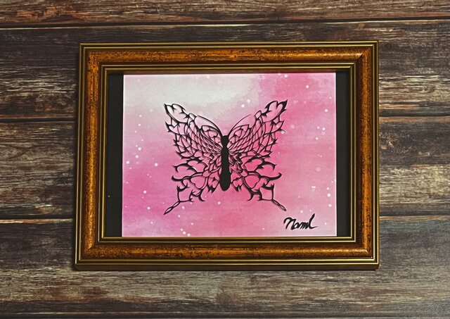 額装済み切り絵作品•棘の蝶 | iichi 日々の暮らしを心地よくする