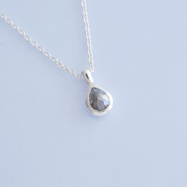 純銀】ナチュラルダイヤモンドのネックレス gray pear shape | iichi