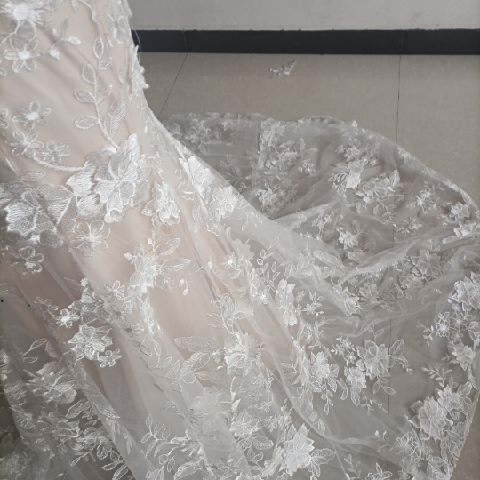 憧れのドレス ウエディングドレス ホワイト 繊細レース 結婚式/披露宴/二次会フォーマル/ドレス