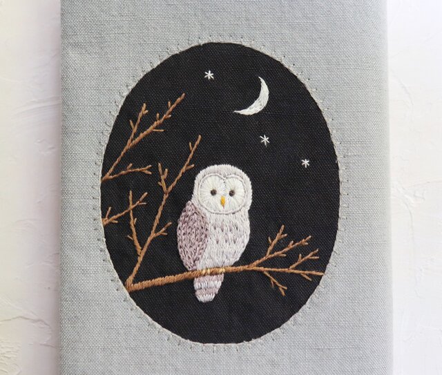 受注生産】手刺繍のブックカバー『月夜のフクロウ』 | iichi