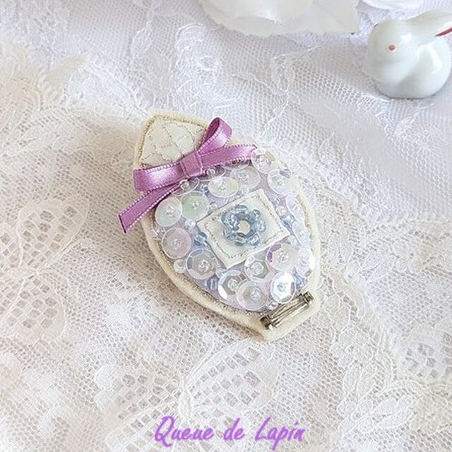 キラキラ香水瓶のローチ（パープル）