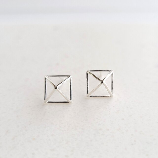 Pyramid Pierced Earrings / SV925 | iichi 日々の暮らしを心地よく