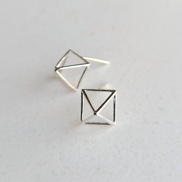 Pyramid Pierced Earrings / SV925 | iichi 日々の暮らしを心地よく