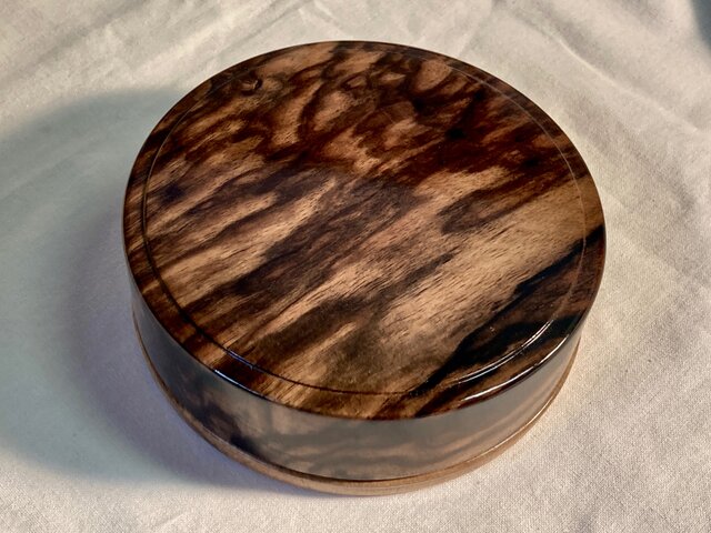 特選一点物／黒柿丸形被蓋刳物 No.509 | iichi 日々の暮らしを心地よく