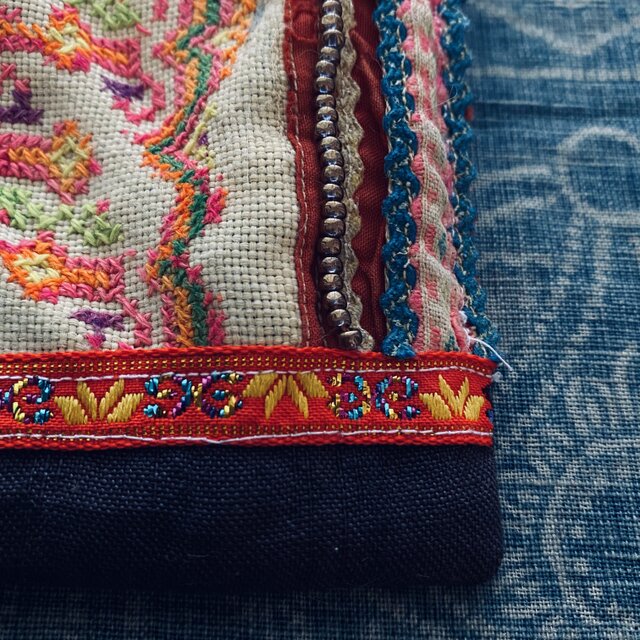Sale>アジアの刺繍古布と台湾花布のポシェット | iichi 日々の暮らしを