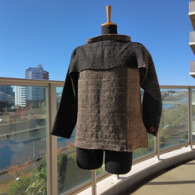 ベストとボレロのアンサンブル（ベージュとブラック）