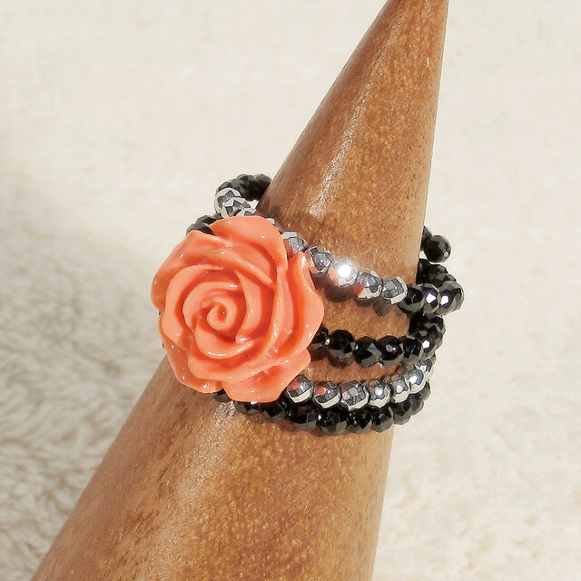 練り珊瑚の薔薇とブラックスピネル、ヘマタイトのリング（指輪のサイズ