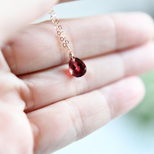 恋の成就 実りの象徴 宝石質 ドロップ ガーネットの赤いネックレス 1月