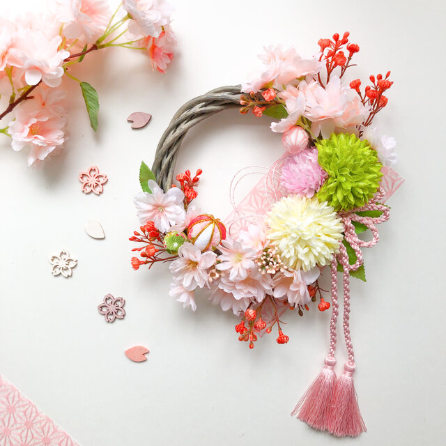 春風桜と春色マムのリース | iichi 日々の暮らしを心地よくする