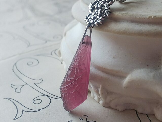ヴィンテージ Grape-Froral-Pendant(32×15㎜)flowerネックレスの画像1枚目