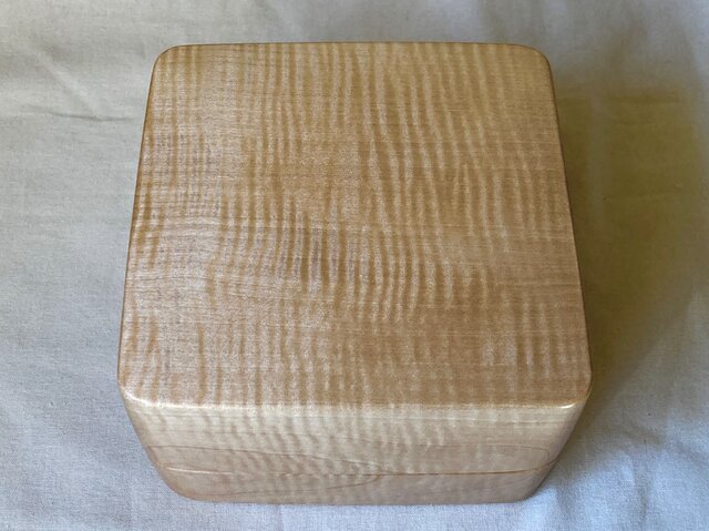 特選一点物／栃縮杢方形合蓋刳物 No.538 | iichi 日々の暮らしを