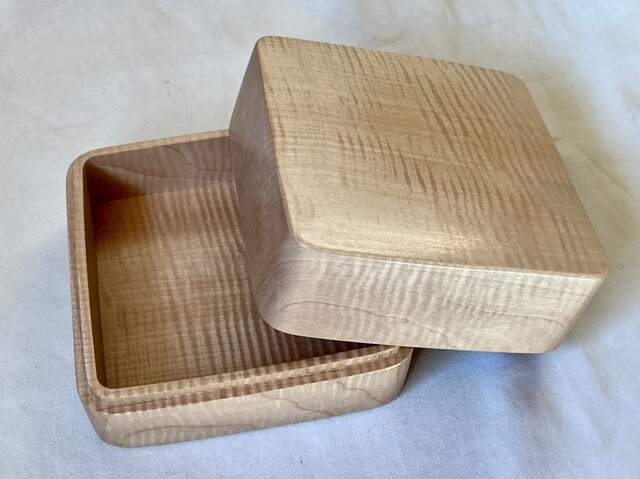 特選一点物／栃縮杢方形合蓋刳物 No.538 | iichi 日々の暮らしを