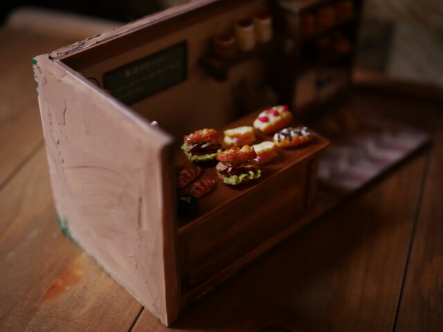 ミニチュア外観のあるパン屋さん | iichi 日々の暮らしを心地よくする