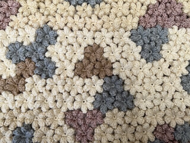 ヴィンテージ　ぽこぽこハートのアフガン　ブランケット ぽこぽこお花のブランケット* | iichi 日々の暮らしを心地よく