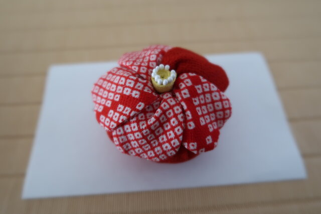和菓子 縮緬細工 椿 | iichi 日々の暮らしを心地よくするハンドメイド